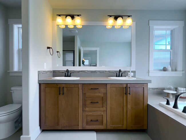 Building Photo - Exceptional 4 Bed + 2.5 Bath House ~  Beth...