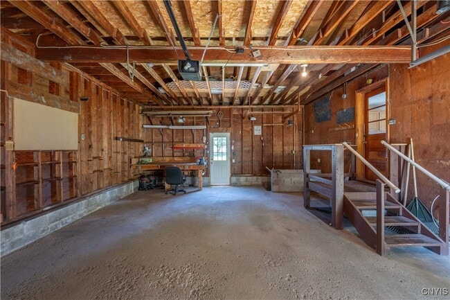 Building Photo - 8686 Maple Ln