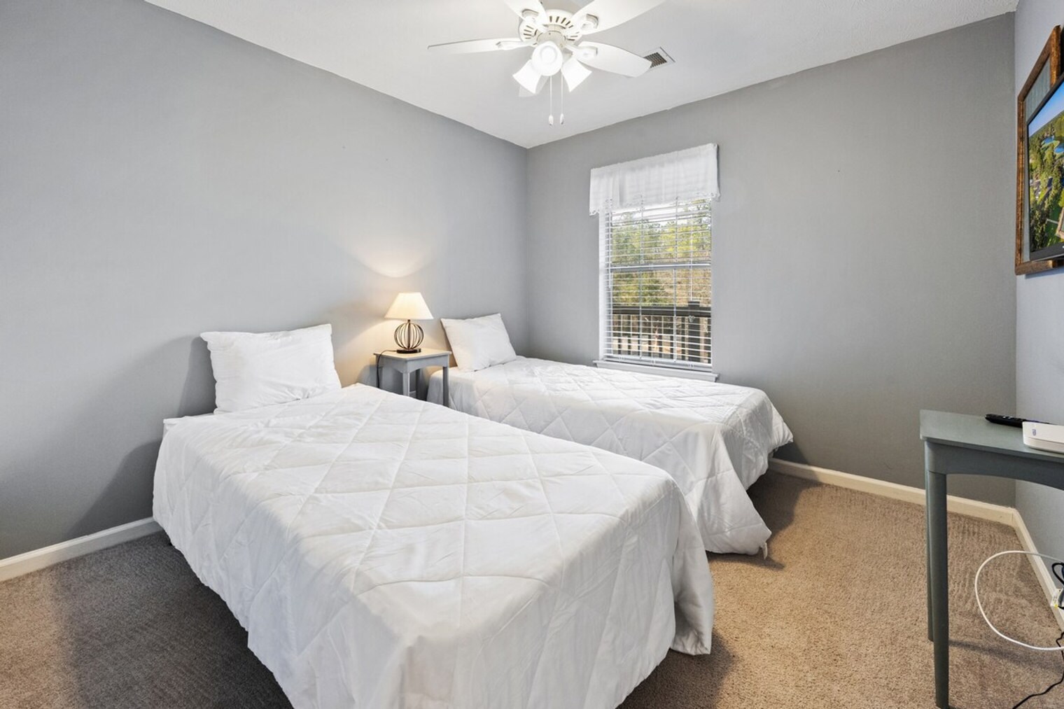 Building Photo - 598 Blue Stem Dr