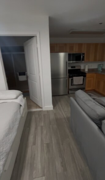 Building Photo - 206 36th St