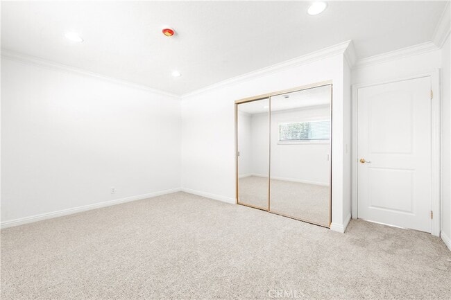 Building Photo - 5892 Meadowlark Dr