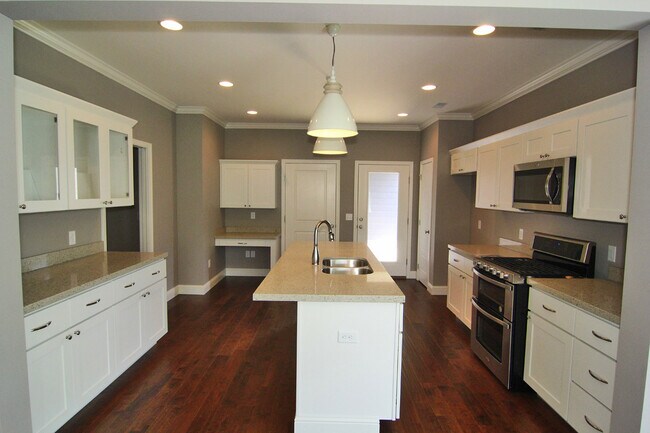 Building Photo - Beautiful Home in Walden Park
