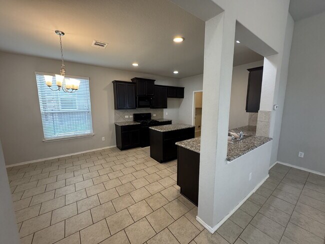 Building Photo - Three bed two bath two car garage in Cotto...