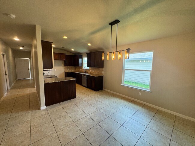 Building Photo - Spacious 4-Bed, 2-Bath Home in Avery Park, Granite, Open Concept & Covered Porch