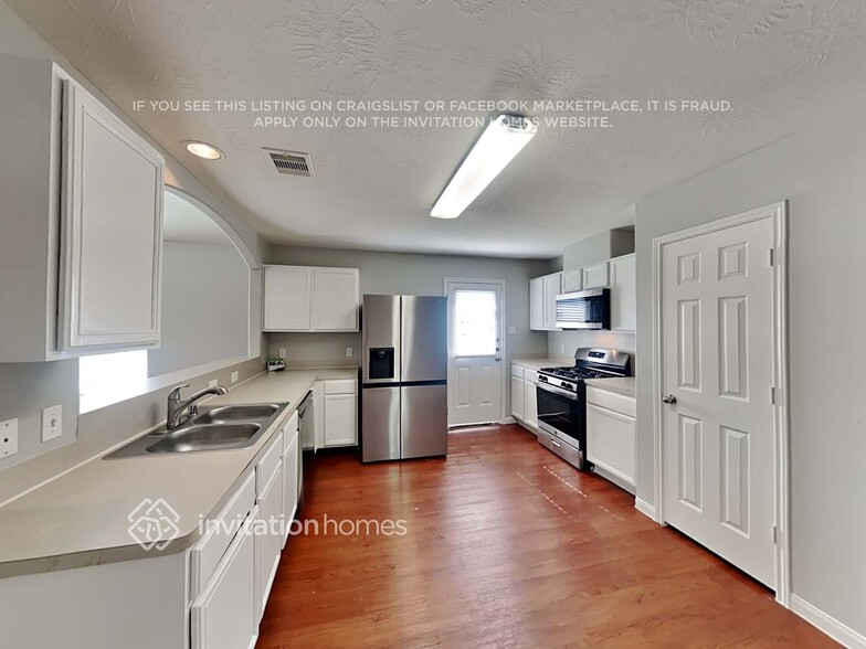 Building Photo - 18822 Dennington Dr