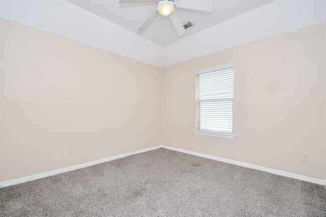 Building Photo - 21915 Stockbridge Ln