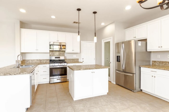 Building Photo - 25357 Avanti Ct