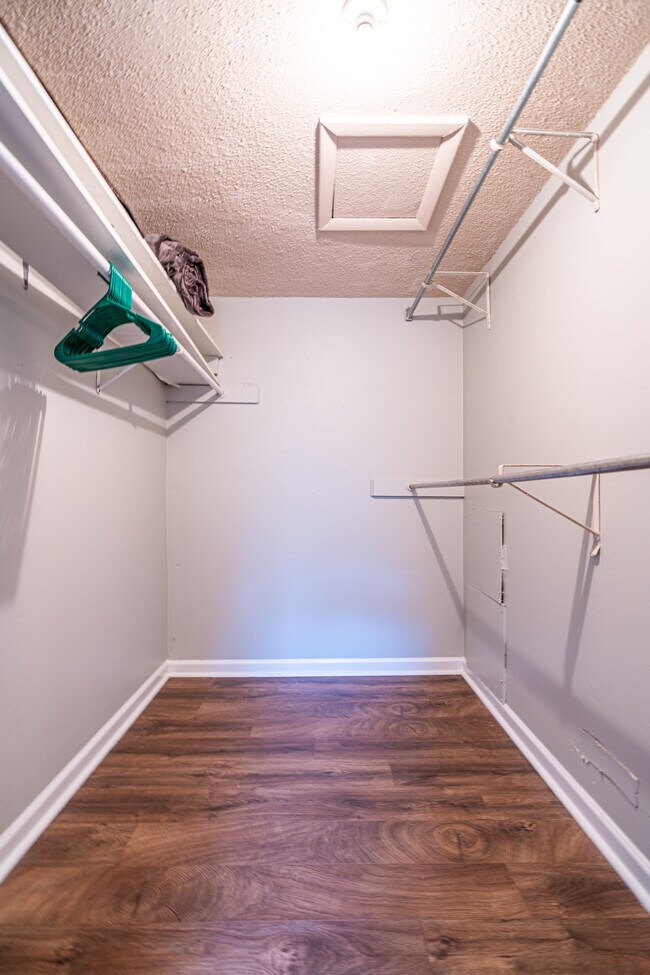 Building Photo - 10215 Melanie Dr SE