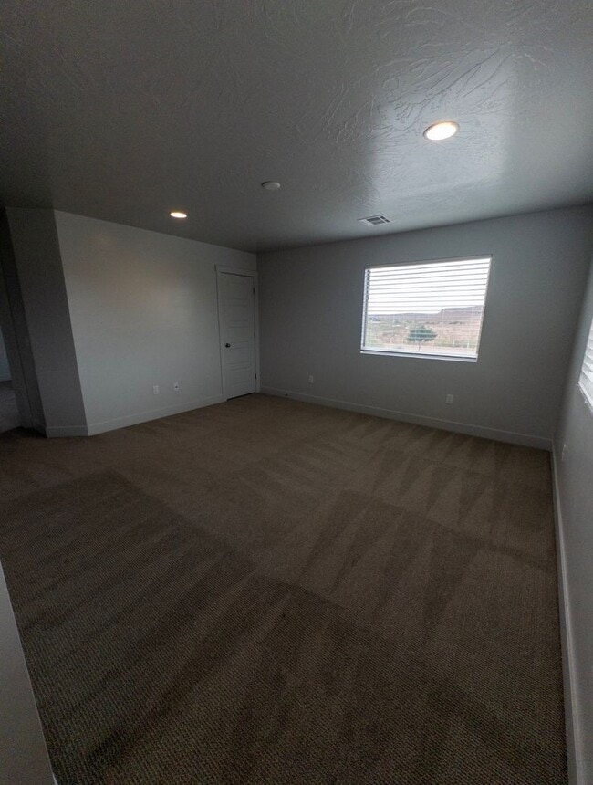 Building Photo - 4087 Cerro Wy