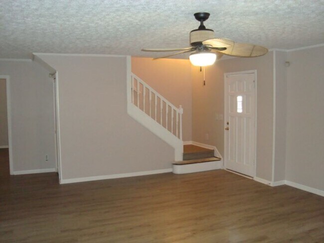 Building Photo - Charming Three Bedroom home available in Phenix City Al!