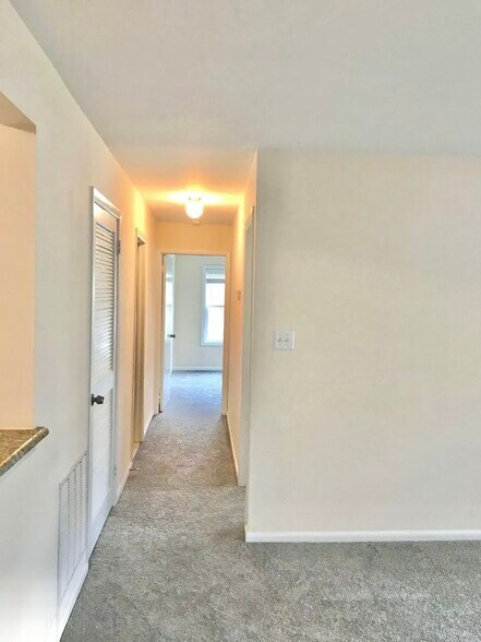 Building Photo - 108 Lowell Ct