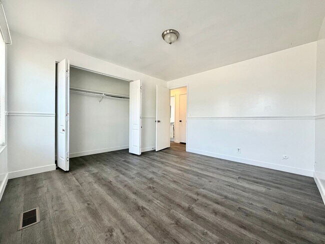 Building Photo - 9900 S Darin Dr