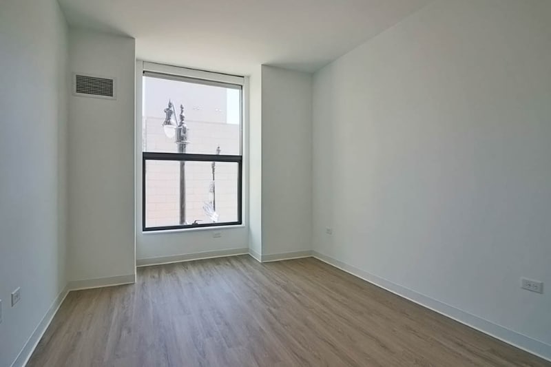 Building Photo - 809 W Van Buren St