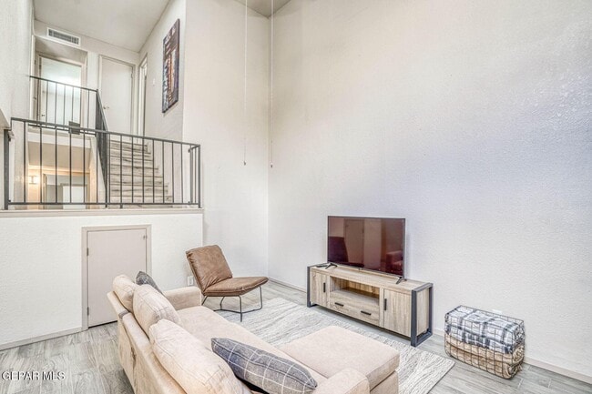 Building Photo - 311 Zenith Dr