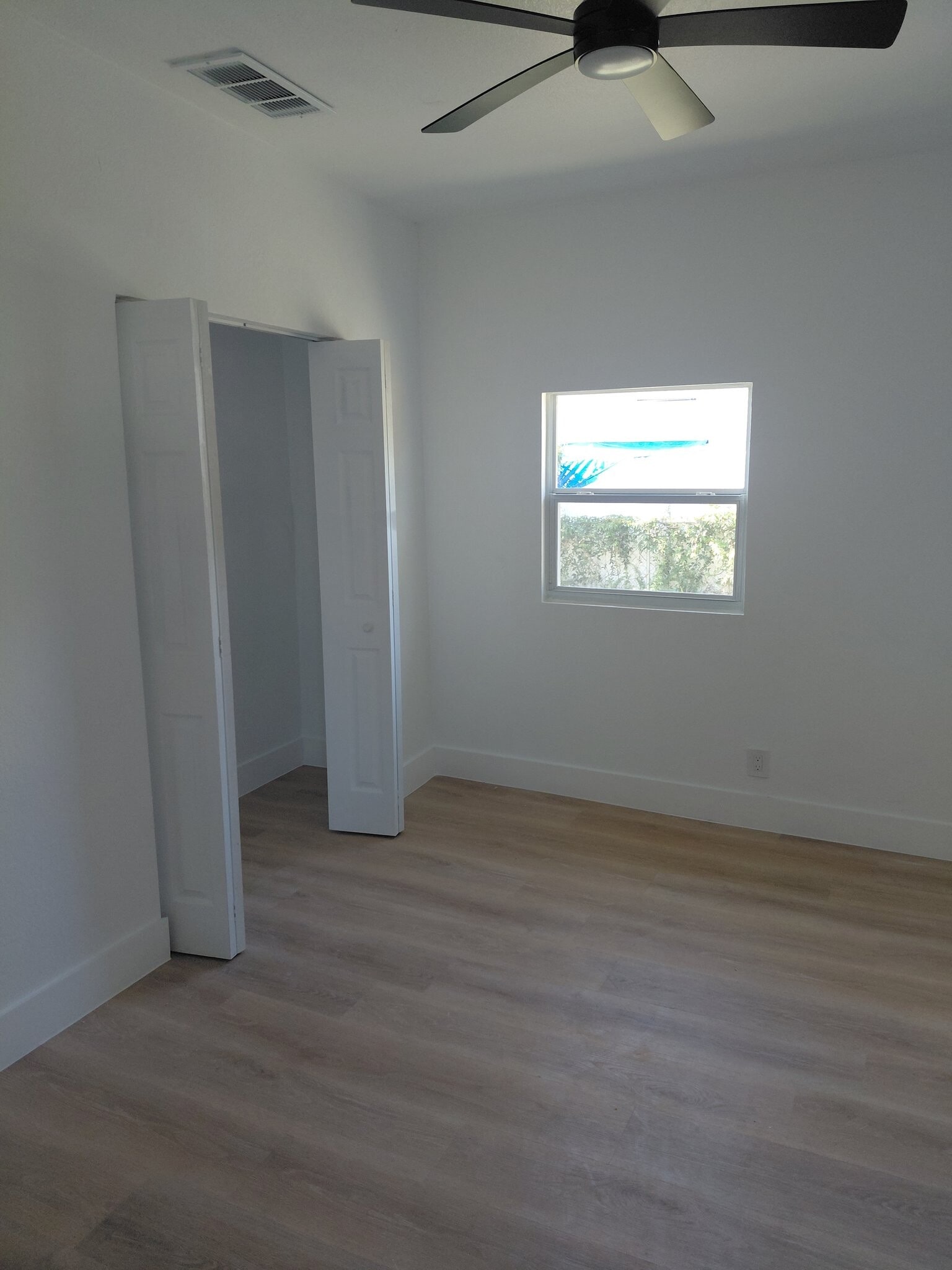 Building Photo - 8003 N Gomez Ave