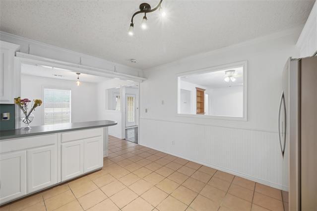 Building Photo - 910 N Powell Pkwy