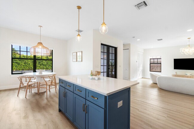 Building Photo - 7606 S Olive Ave