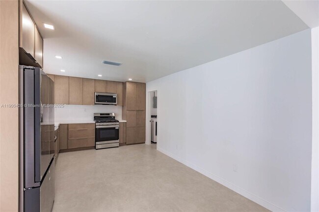 Building Photo - 10760 NW 29th Manor
