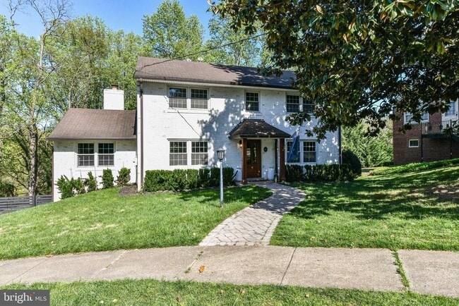 Primary Photo - 3833 N Oakland St
