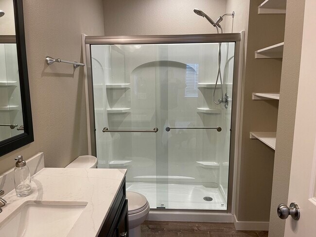 Building Photo - 3002 Comet St