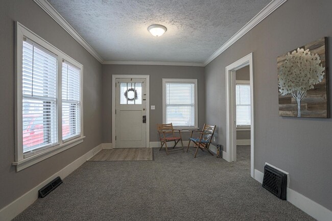 Building Photo - 2028 7th Ave