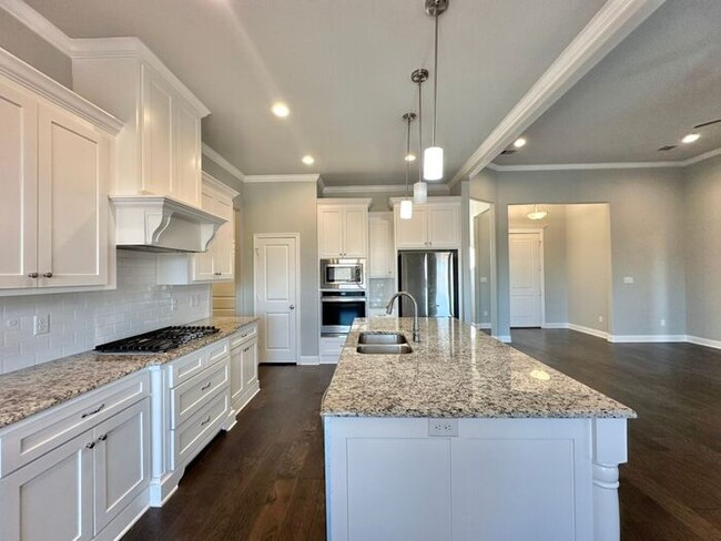 Building Photo - Tour Today! Stunning 3 Bed 2 Bath in South...