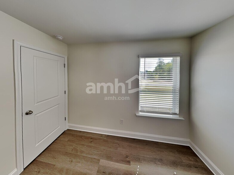 Building Photo - 6043 Rosemore Ln