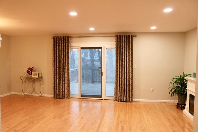 Building Photo - 611 Cornwall Ct