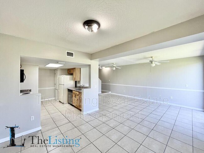 Building Photo - 327 Coconut Palm Way
