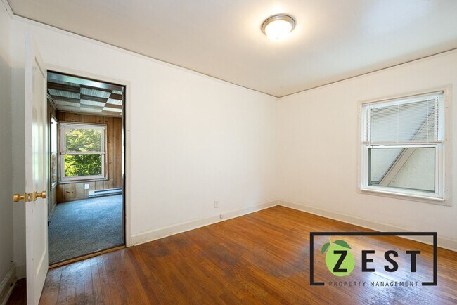 Building Photo - 17352 Roselawn St