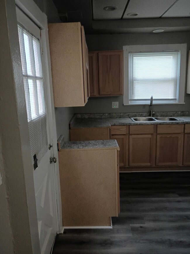 Building Photo - 1408 Roosevelt Ave