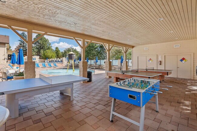 Building Photo - 2650 Valley View Dr