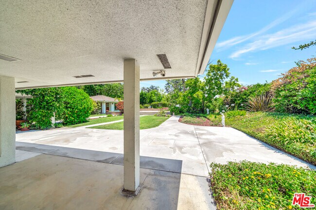 Building Photo - 1100 Rodeo Rd