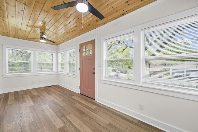 Building Photo - 441 Oak Dr