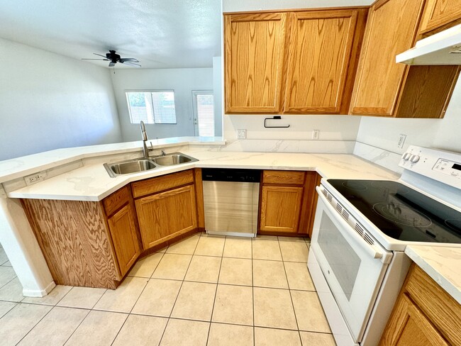 Building Photo - 44038 Granite Dr