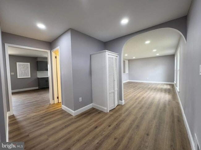 Building Photo - 53 N Post Rd