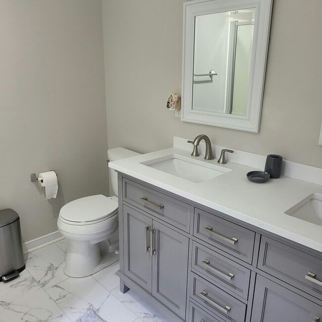 Building Photo - 12302 Hillcreek Cir