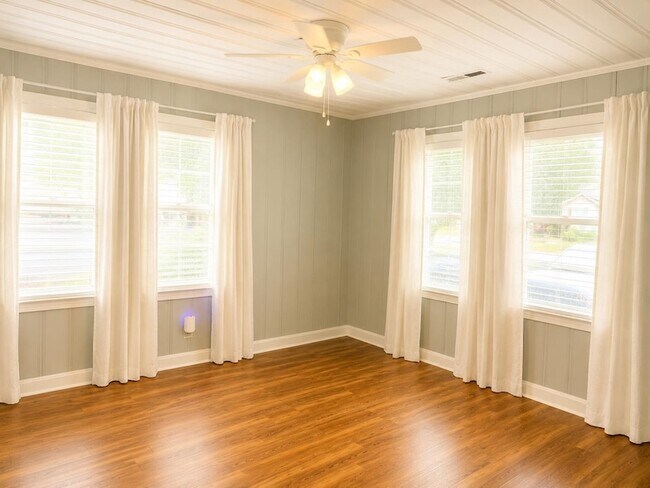 Building Photo - 117 Zoe Ct