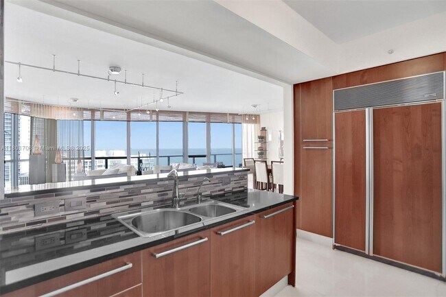 Building Photo - 3101 S Ocean Dr