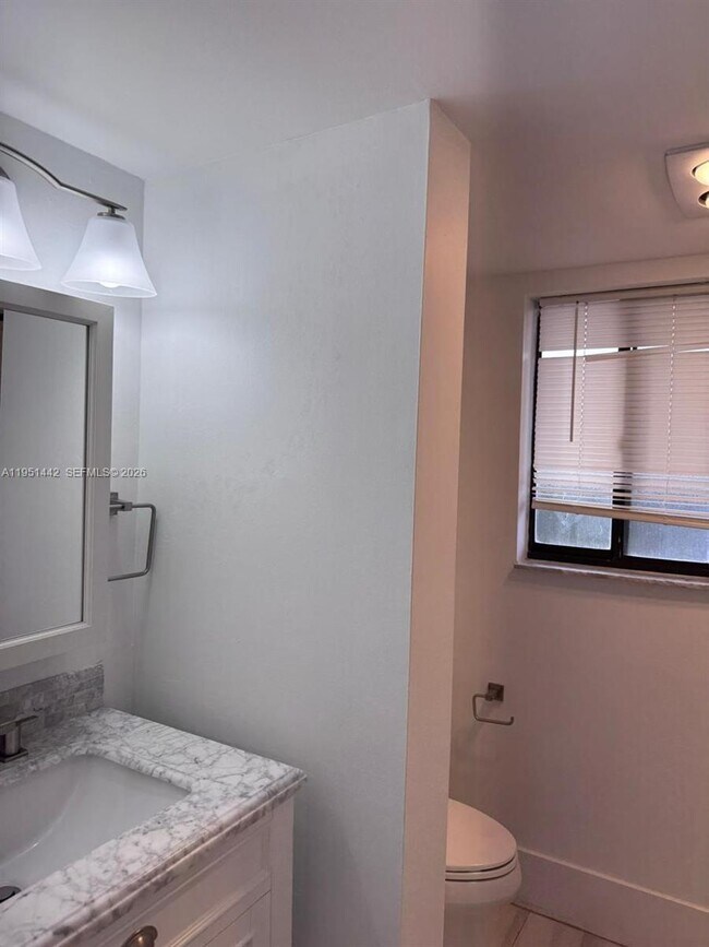 Building Photo - 5917 Vía Vermilya