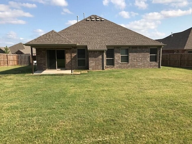 Building Photo - BEAUTIFUL HOME IN GREAT LOCATION!