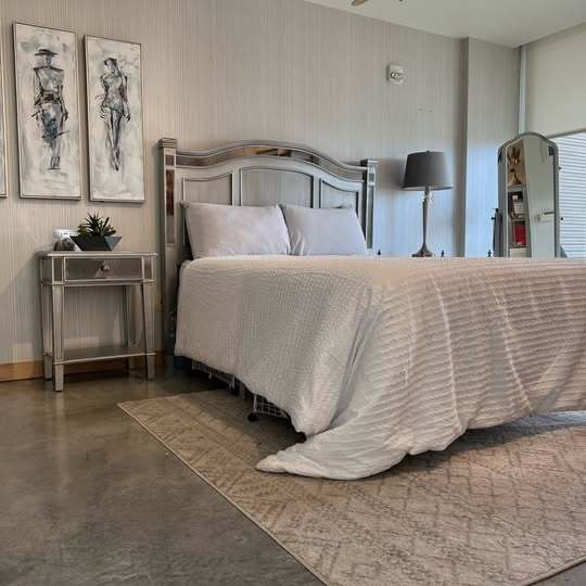 Building Photo - 221 E College St