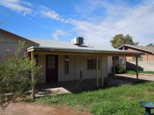 Building Photo - 520 E Judi Dr