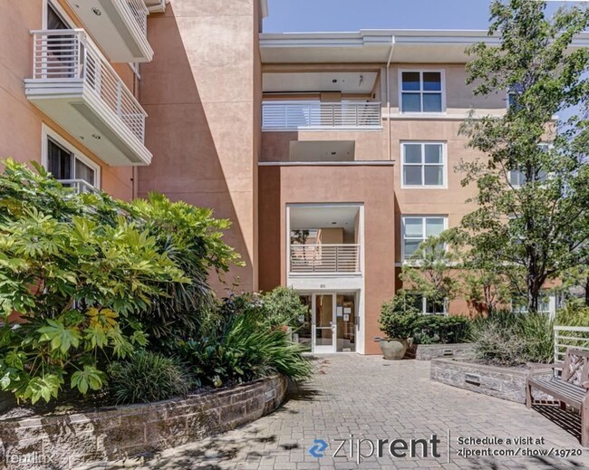 Building Photo - 2 br, 2 bath Condo - 301 Crescent Court, S...