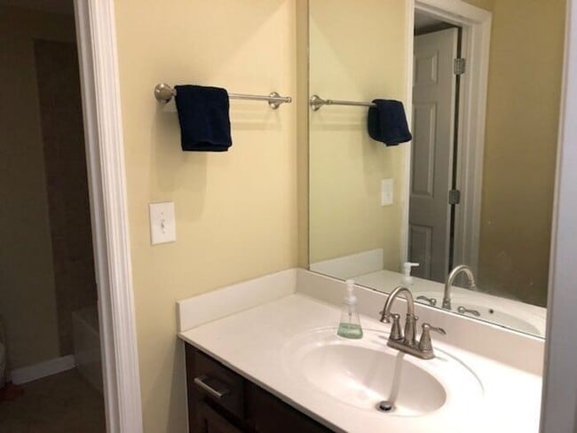 Building Photo - Nice 2 bedroom 2 bath one-level condo