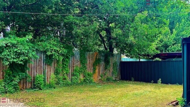 Building Photo - Walking Distance to the Stockyards!