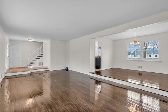 Building Photo - Newly Renovated 4-Bedroom Home with Pool i...