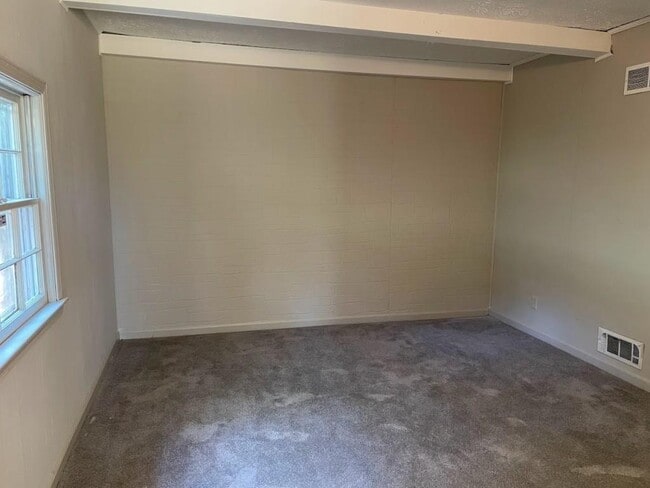 Building Photo - 10135 Port Royal Ct