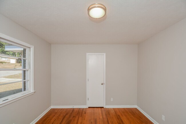 Building Photo - 3237 Barksdale Rd