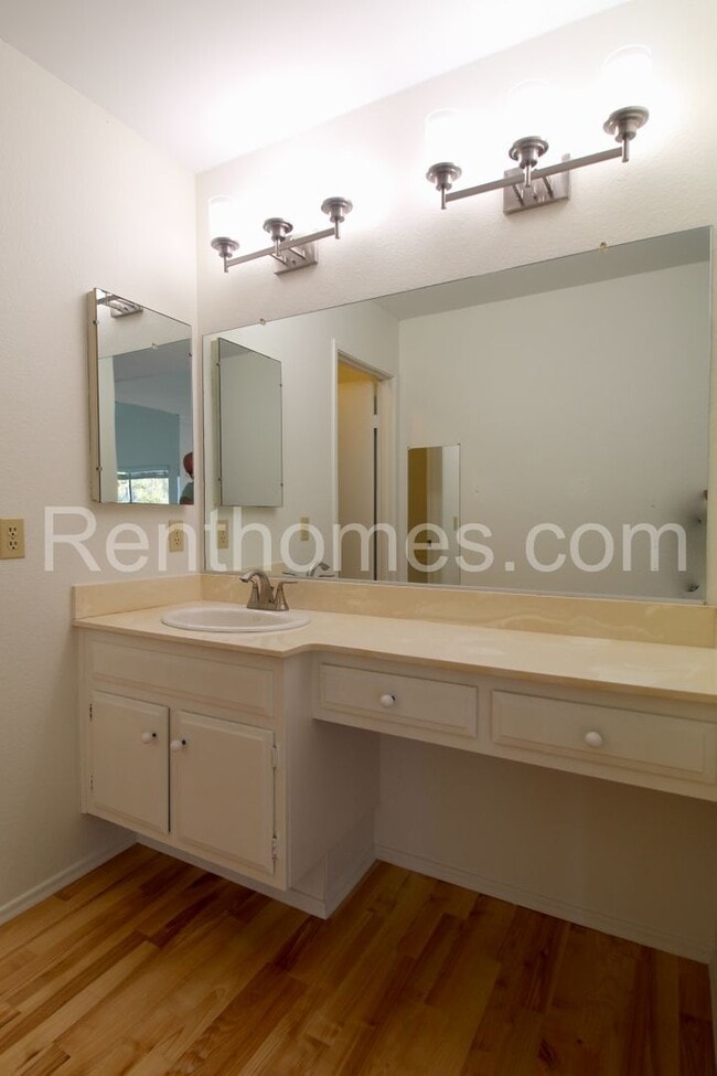 Building Photo - 10258 Grayfox Dr